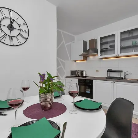 Luna Apartment *