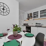 Luna Apartment *