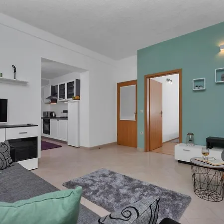 Luna Apartment